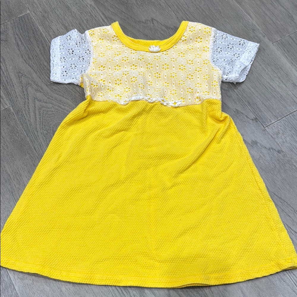 Vintage 90s Yellow and White Daisy Dress with Floral Lace Accents